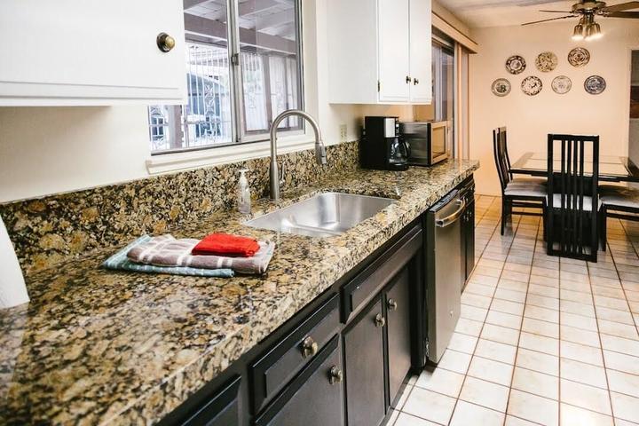Pet Friendly Great Home in Center of Las Vegas