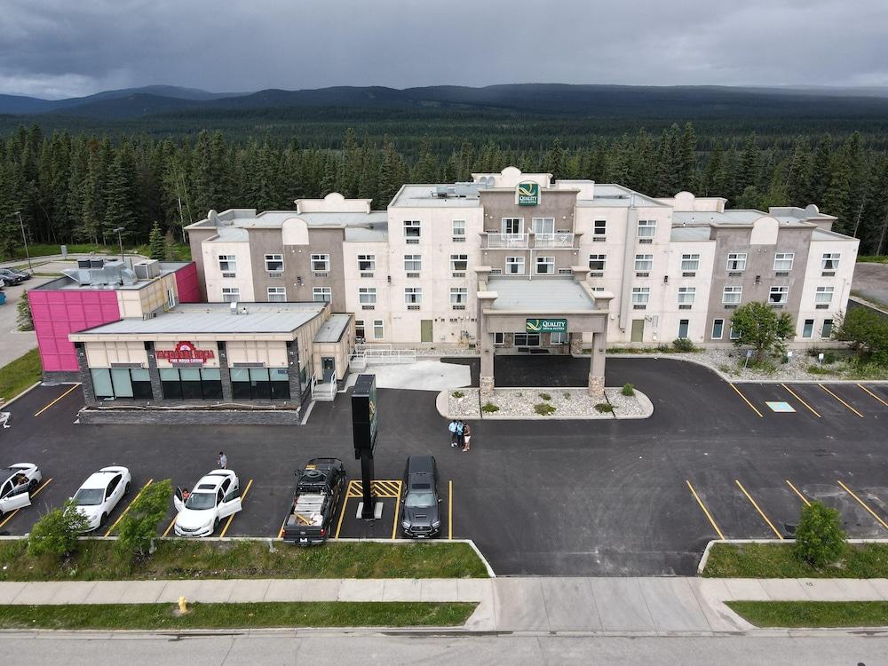 Quality Inn & Suites Hinton Pet Policy