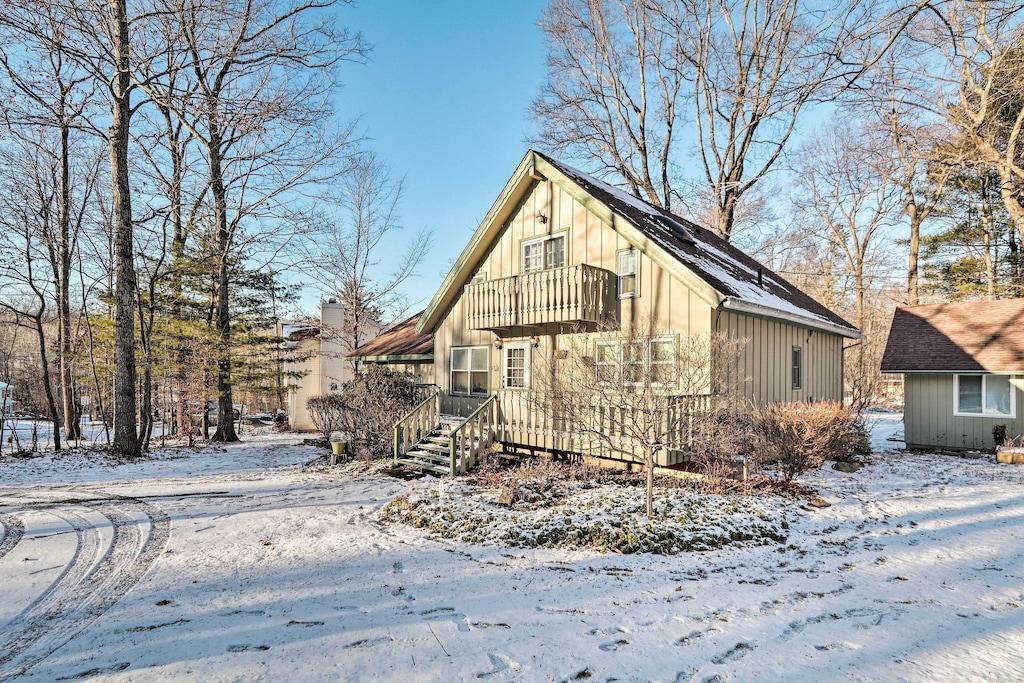 Pocono Mountain Escape in Stroudsburg Pet Policy