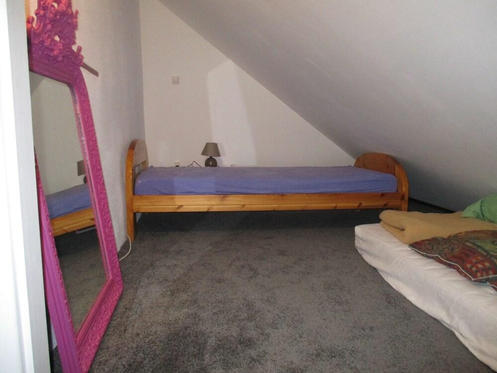 Pet Friendly Spacious Studio With Large Enclosed Garden