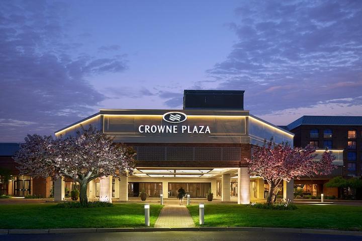 Pet Friendly Crowne Plaza Providence-Warwick Airport an IHG Hotel