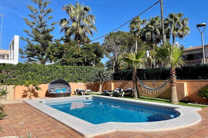 Pet Friendly House with Pool 200 Meters to Beach