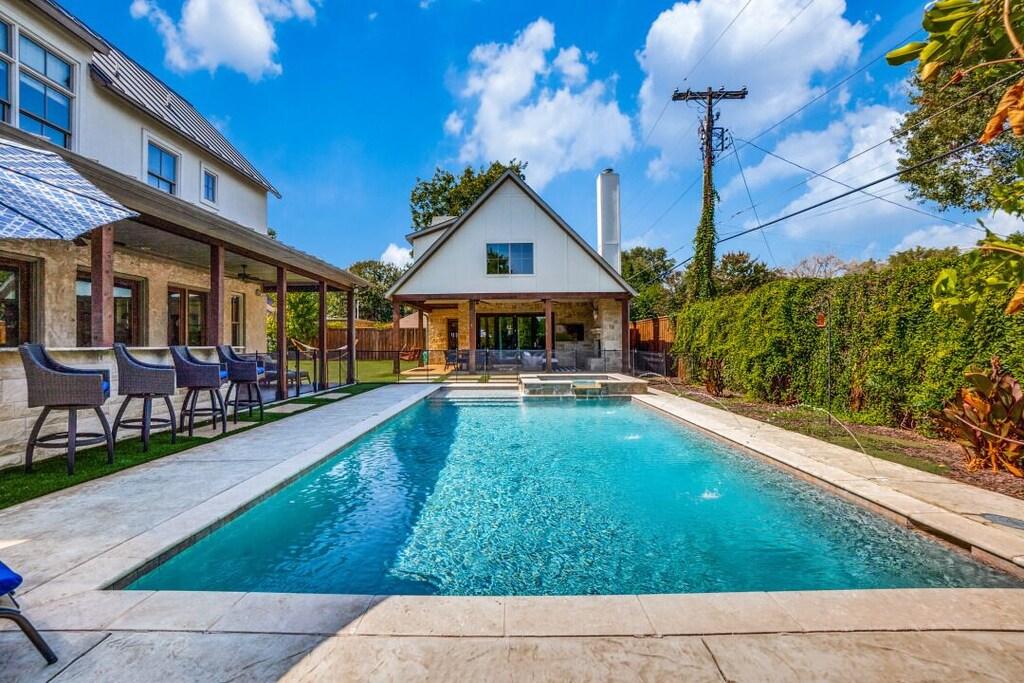 Dallas Guest House Pet Policy