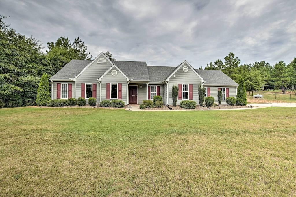 Lovely Seneca Home on Interior Lake Lot Pet Policy