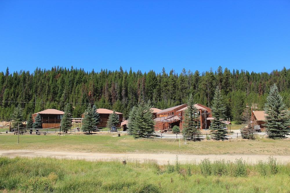 Pet Friendly The Lodge at Lolo Hot Springs