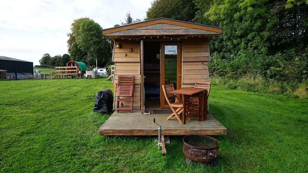 Pet Friendly Beehive @ Westcote Glamping- Campsite