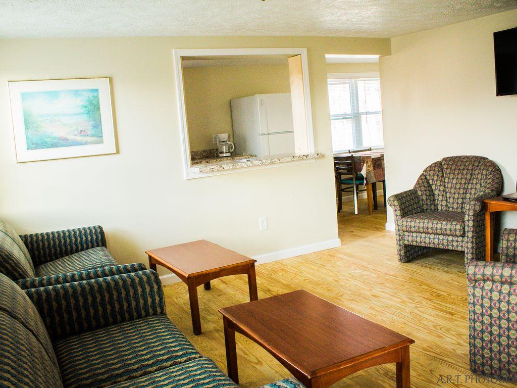 The Cove Cottage Geneva on the Lake Pet Policy