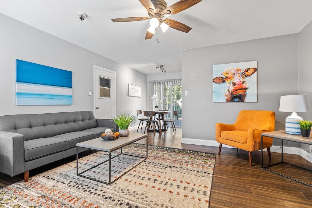 4BR Carrollton Home with Outdoor Patio Pet Policy