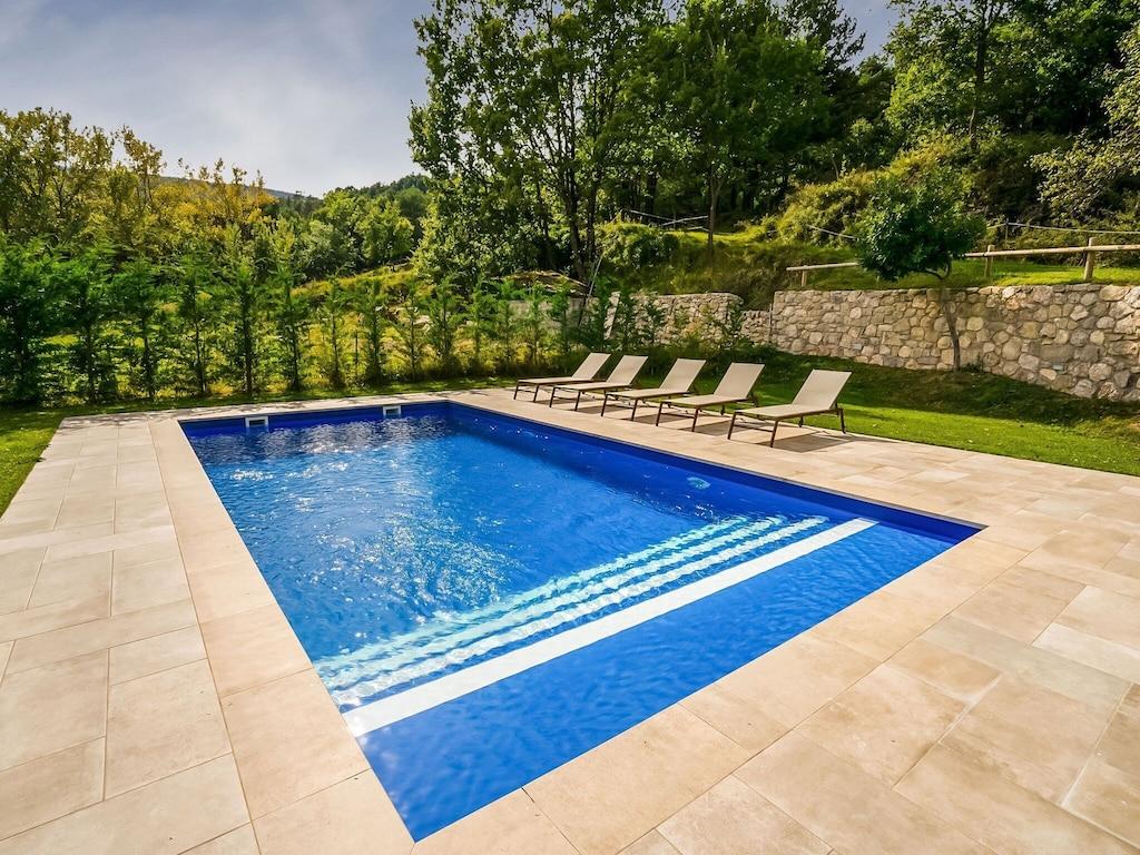 Pet Friendly Splendid Cottage with Private Swimming Pool