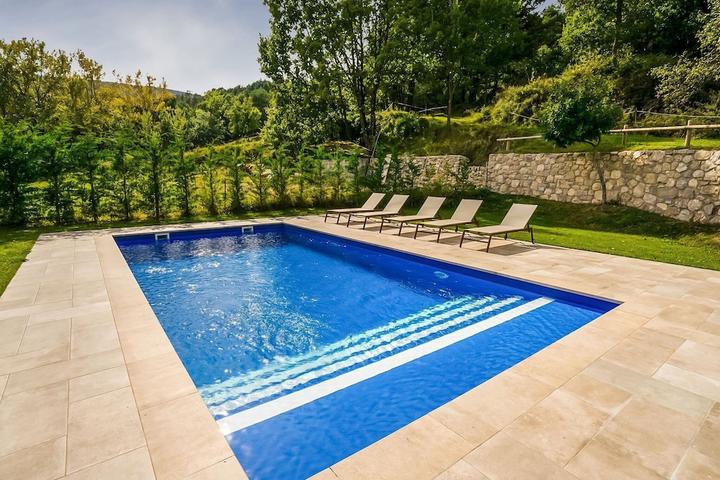 Pet Friendly Splendid Cottage with Private Swimming Pool