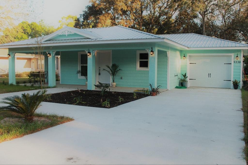 Enjoy Key West in Central Florida on Smith Lake Pet Policy