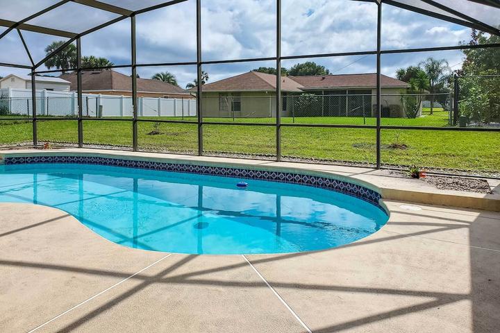 Pet Friendly Sunny Kissimmee Home 21 Miles to Disney