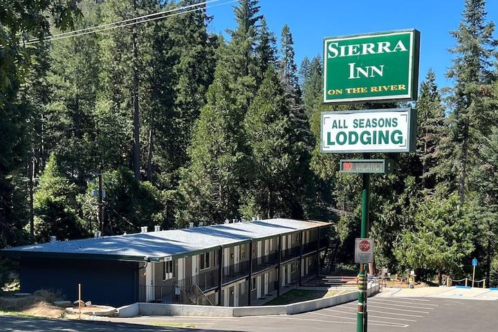 Pet Friendly Sierra Inn on the River