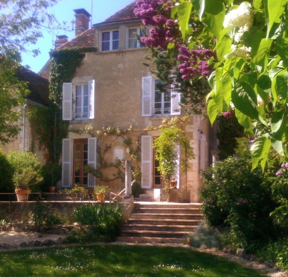 Pet Friendly Beautiful 1850 Maison Bourgeois with Private Pool