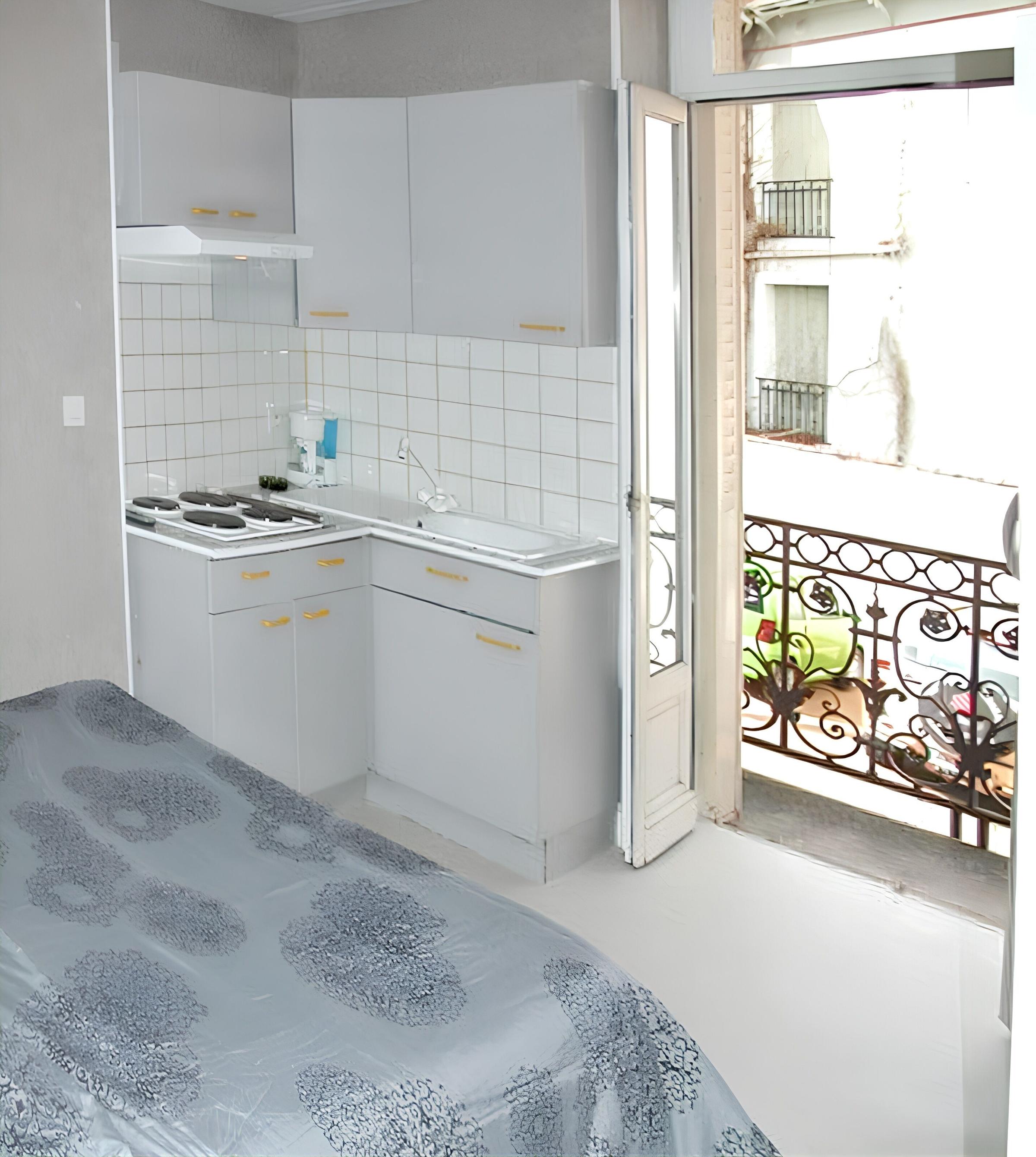 Pet Friendly Studio in Néris-Les-Bains With Balcony & Wifi