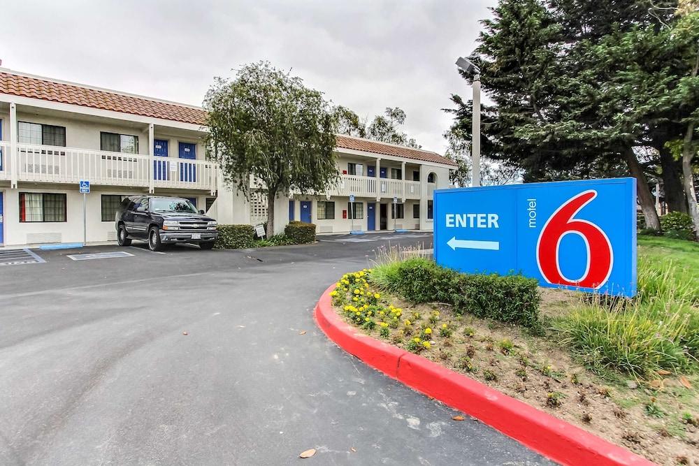 Motel 6 Salinas North Pet Policy