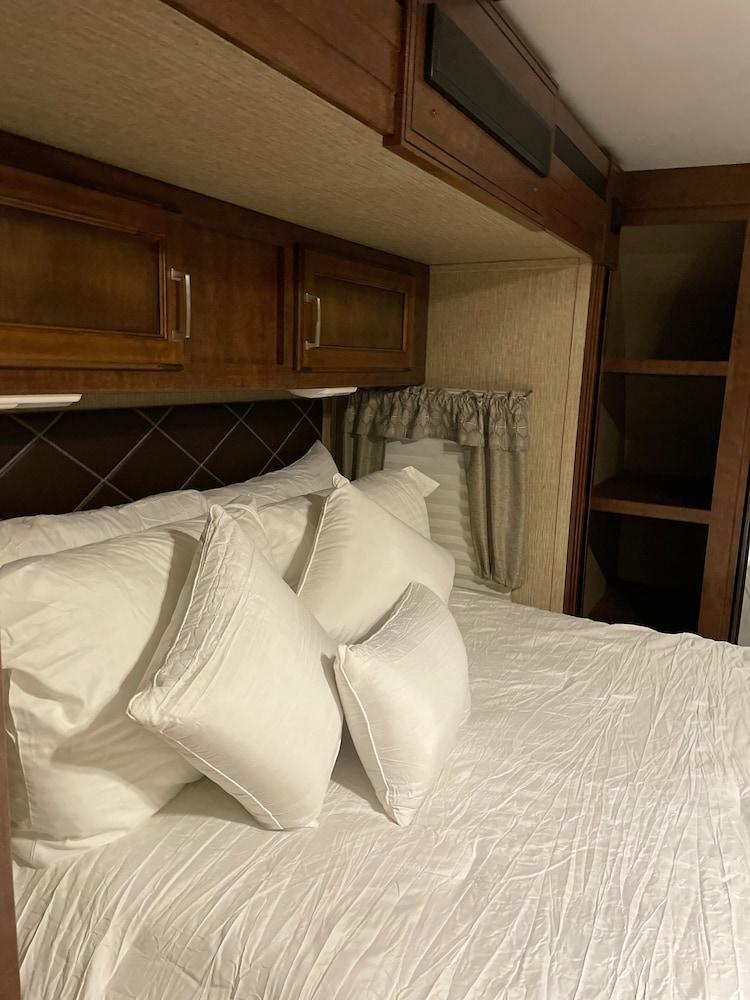 RV with Fire Pit in the Foothills Near Stores Pet Policy