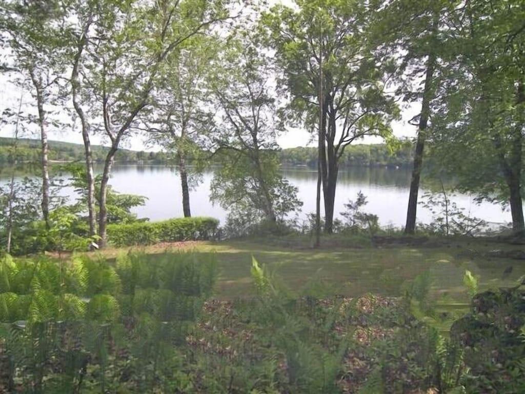 Pet Friendly Summer Lake Cottage with Private Beach