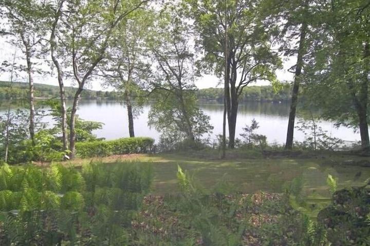 Pet Friendly Summer Lake Cottage with Private Beach