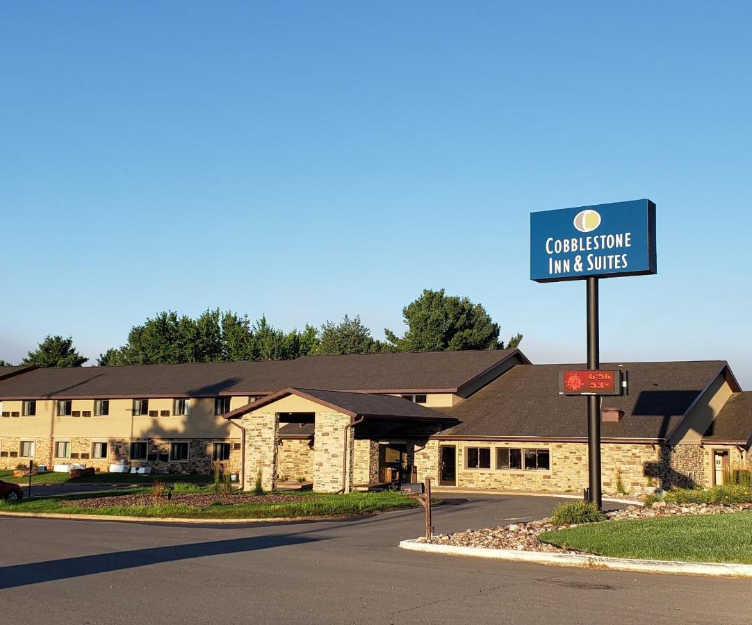 pet friendly hotels in sparta wi