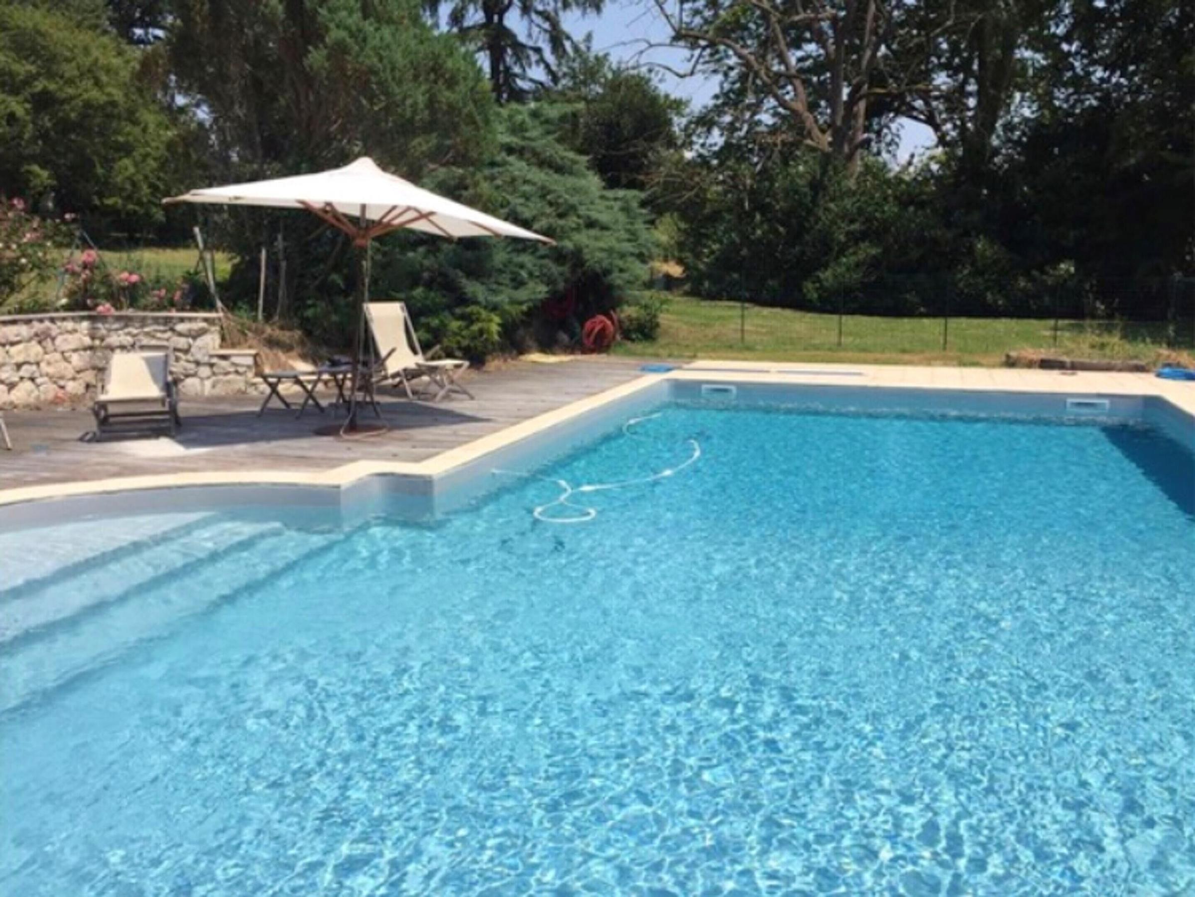 Pet Friendly 10BR Villa with Swimming Pool & Terrace