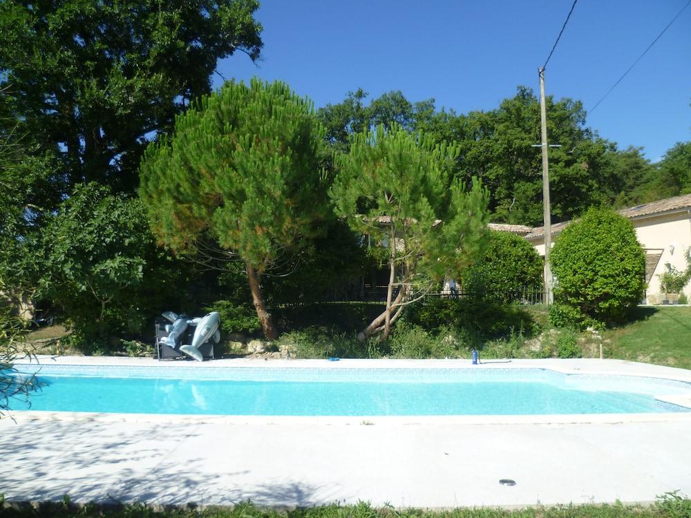 Pet Friendly Old Stone Mas Swimming Pool