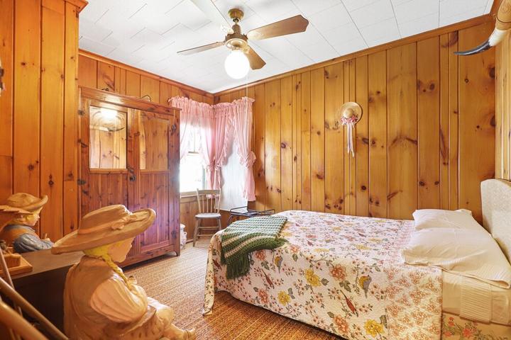 Pet Friendly Rustic Cabin on the Shores of Saginaw Bay