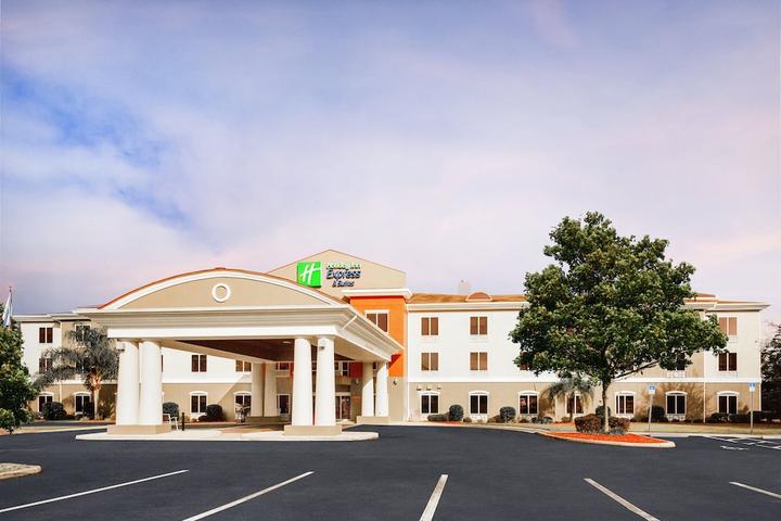 Pet Friendly Holiday Inn Express Hotel & Suites Inverness an IHG Hotel