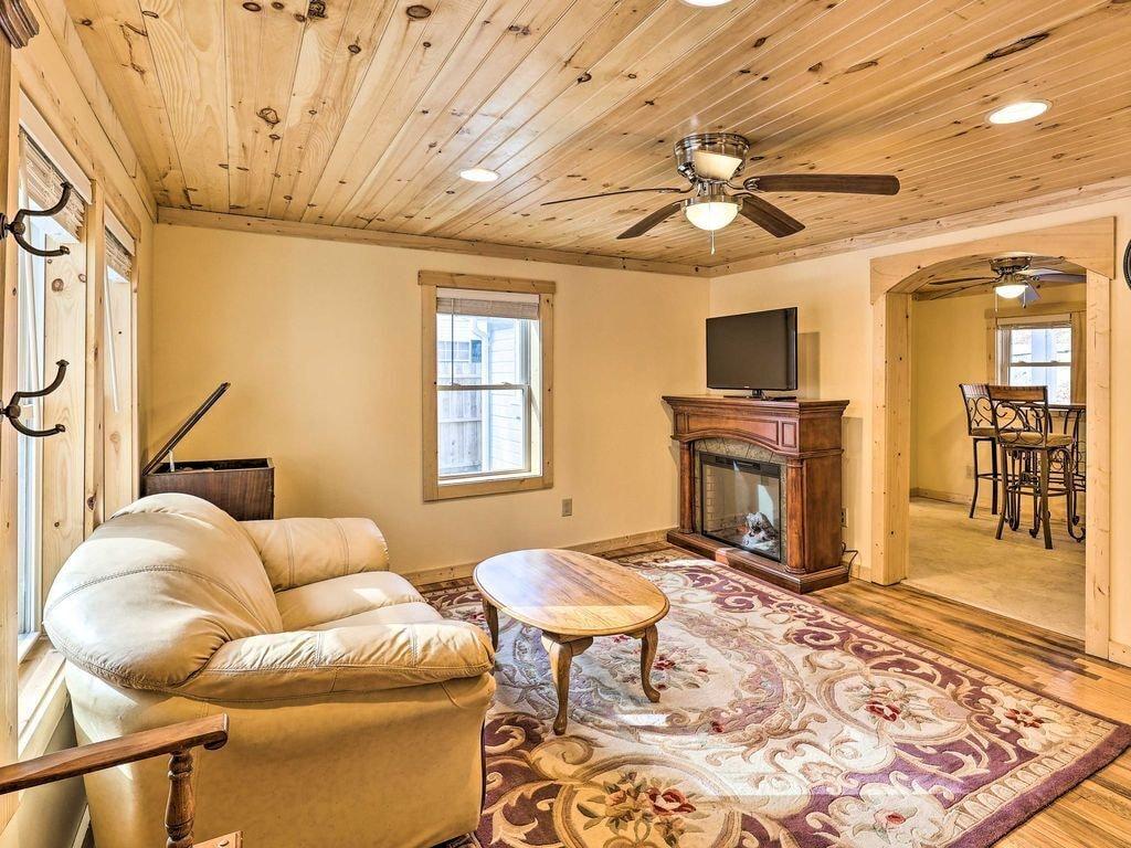 Quaint Appalachian Getaway 2 Mi to Boone Pet Policy