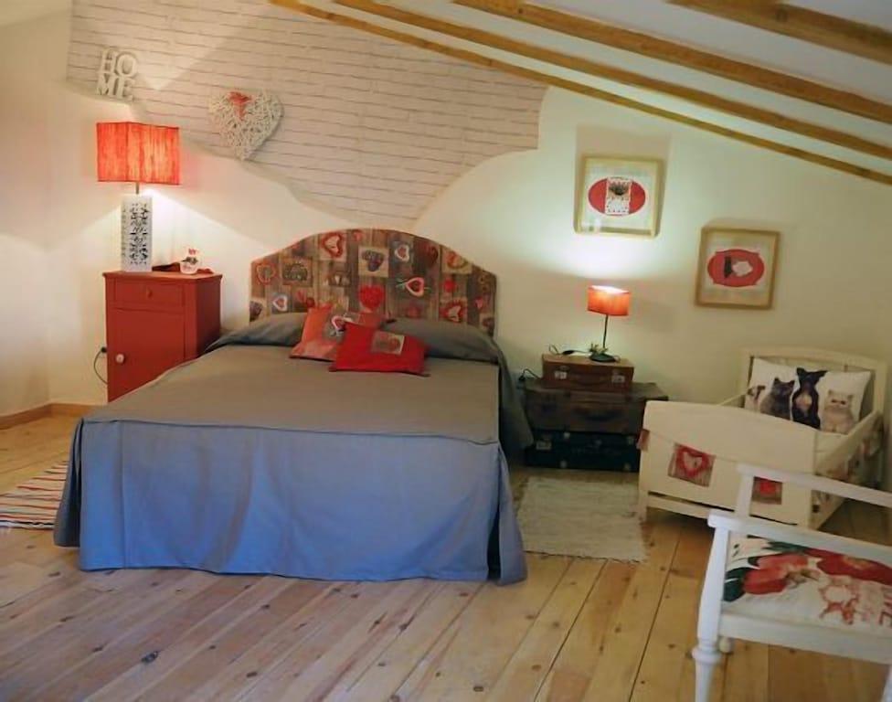 Pet Friendly Self Catering Lindos Huespedes for 17 People