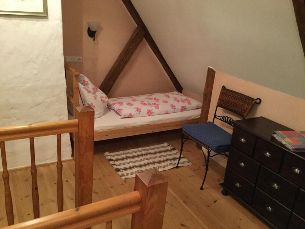 Pet Friendly Family-Friendly Apartment in Thatched House