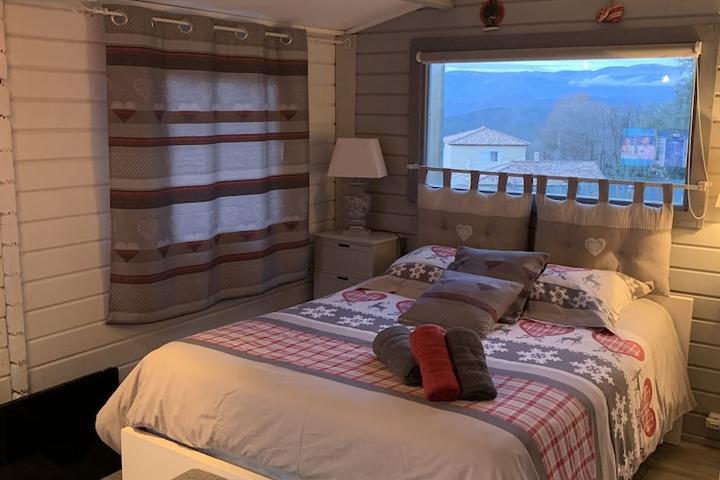 Pet Friendly Charming Chalet Pool and Private Tarrace