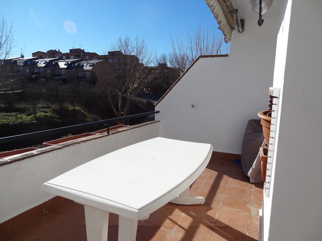 Pet Friendly House Townhouse 30 Minutes from Madrid