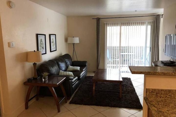 Pet Friendly Tahitian Suite 2/2 Condo Close to the Strip