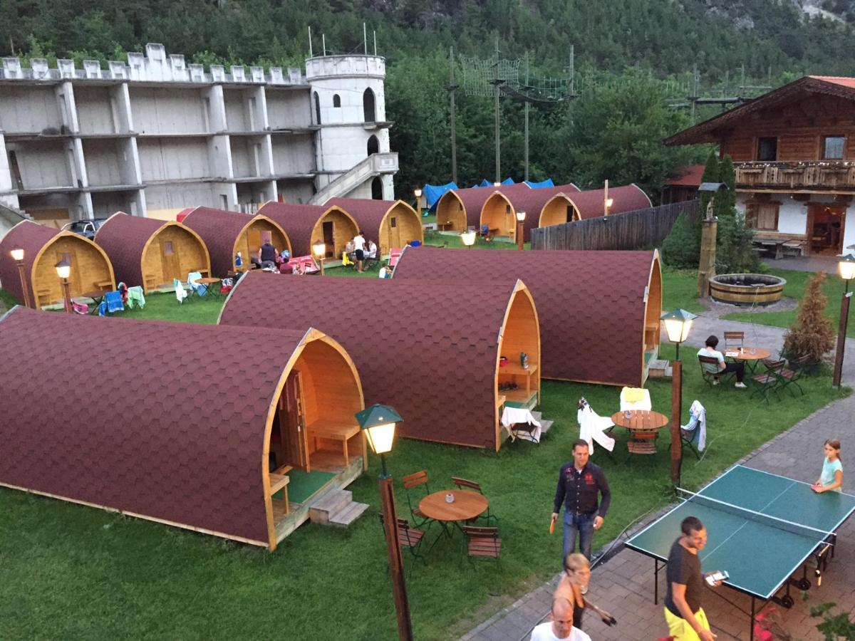 Pet Friendly Inn-Side ADVENTURE CABINS