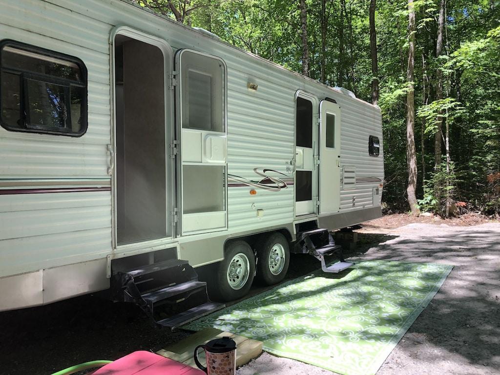 Pet Friendly Comfy Camper Rental in Western Mountains