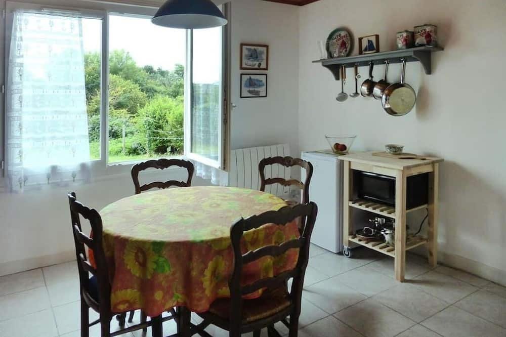 Photo of a House in Esquibien that is dog friendly.