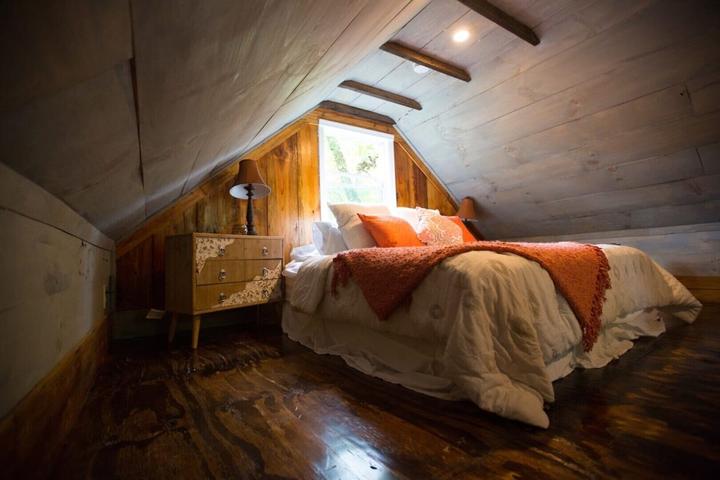Pet Friendly Tranquil Treehouse Cottage