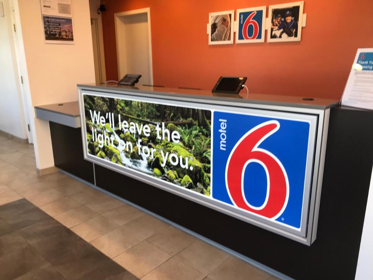 Pet Friendly Motel 6-Concord CA