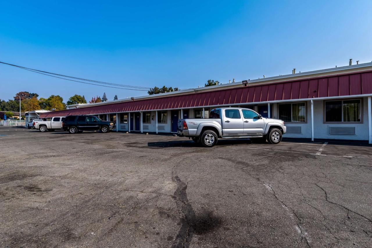 Pet Friendly Motel 6-Concord CA