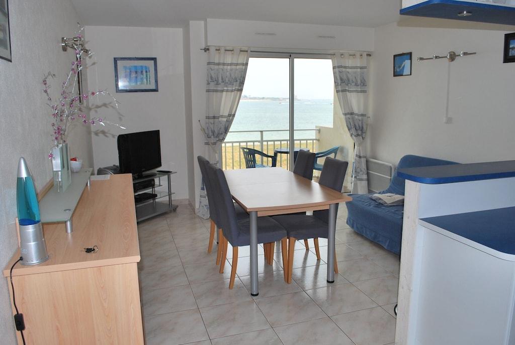 Pet Friendly Furnished Apartment Facing the Sea