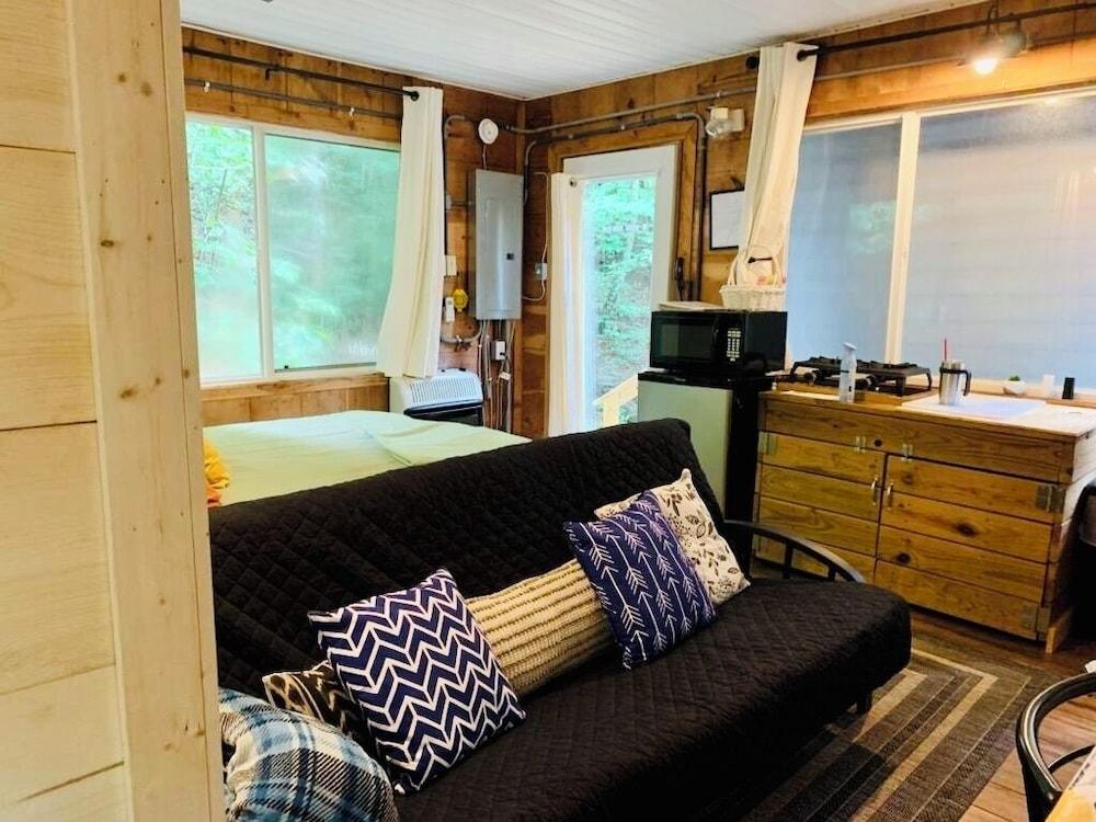 Pet Friendly Secluded Studio Near Daniel Boone National Forest