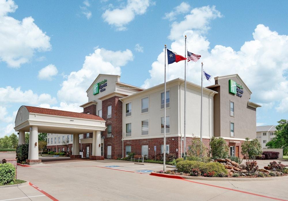 Pet Friendly Holiday Inn Express Hotel & Suites Cleburne an IHG Hotel