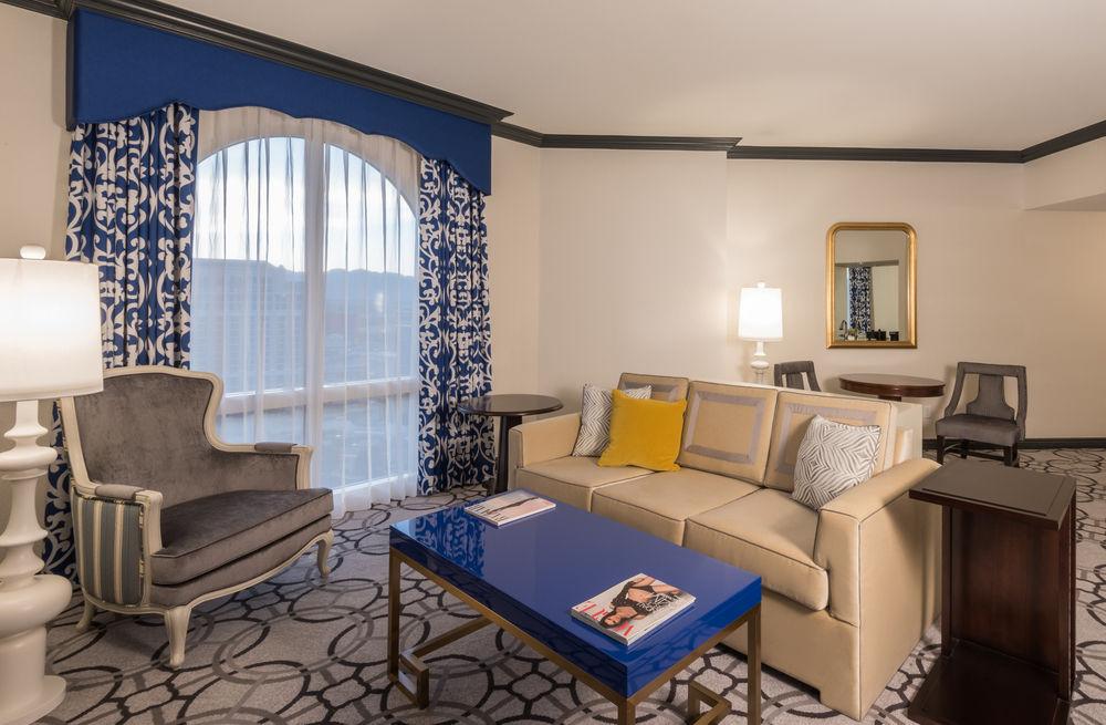 Paris Las Vegas Pet Policy