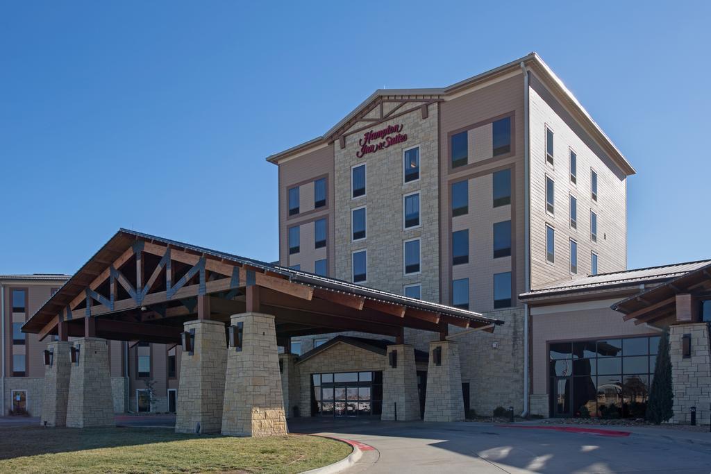 Hampton Inn and Suites I35 Mulvane Pet Policy