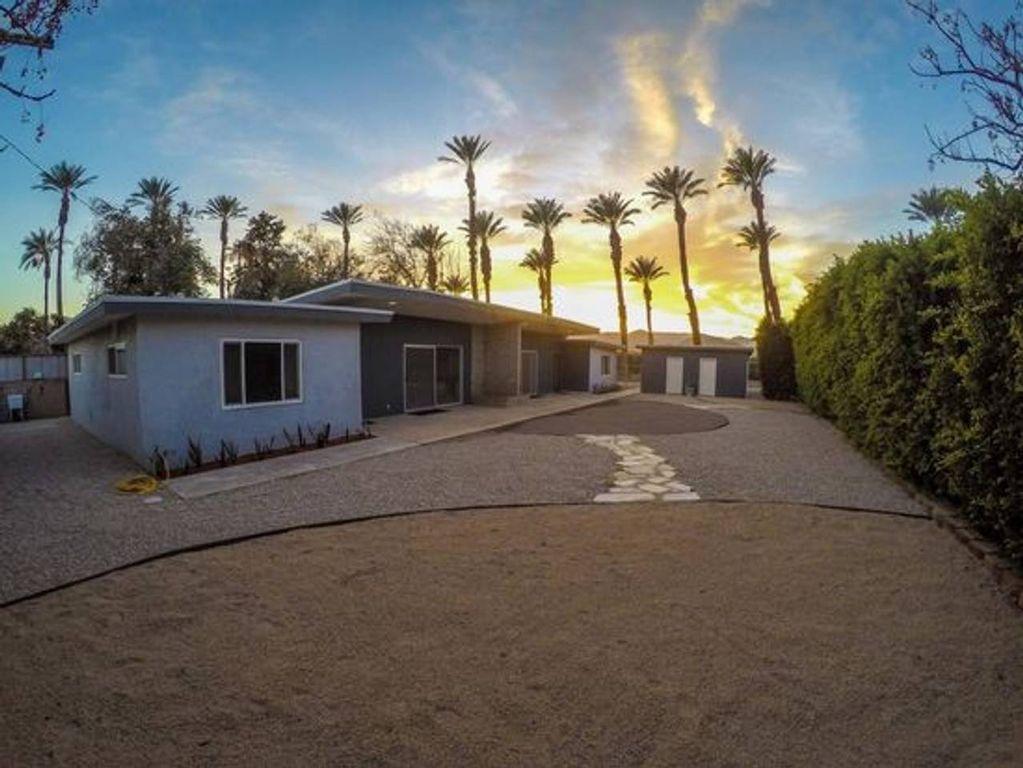 Coachella Valley Crash Pad B Pet Policy