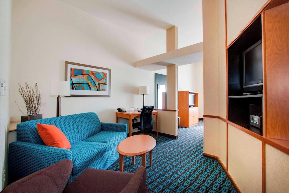 Pet Friendly Fairfield Inn & Suites by Marriott Clermont