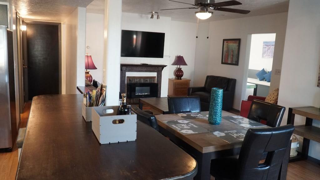 Charming 5/1 Lakeside Geneva House Pet Policy