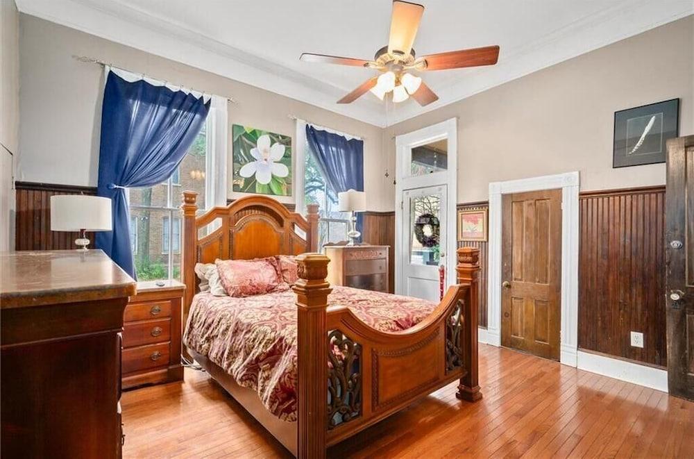 Pet Friendly The Mardi Gras House
