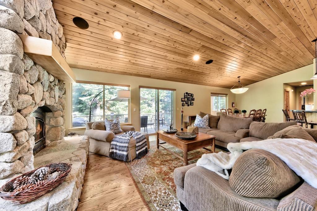 Pet Friendly Lake Tahoe 6BR Home with Hot Tub Mountain View